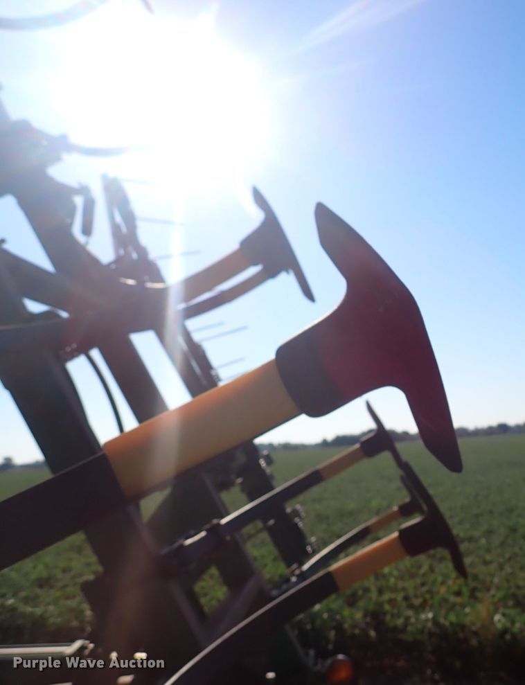 image for item DN2078 John Deere 980  field cultivator