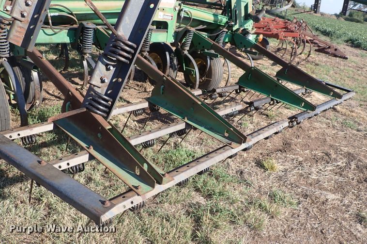 image for item DN2078 John Deere 980  field cultivator