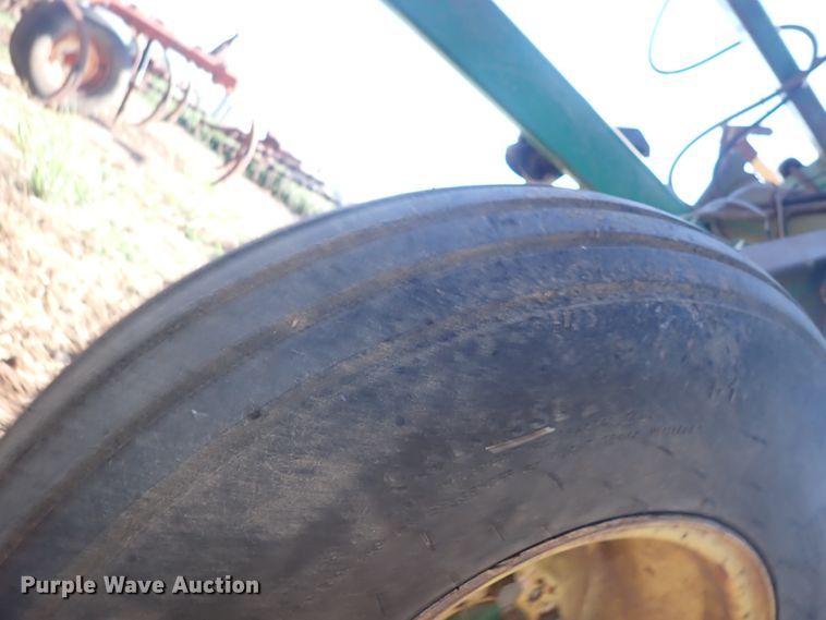 image for item DN2078 John Deere 980  field cultivator