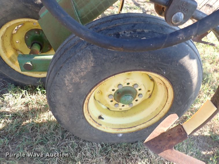 image for item DN2078 John Deere 980  field cultivator