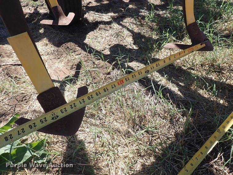 image for item DN2078 John Deere 980  field cultivator