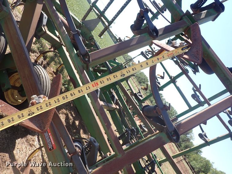 image for item DN2078 John Deere 980  field cultivator