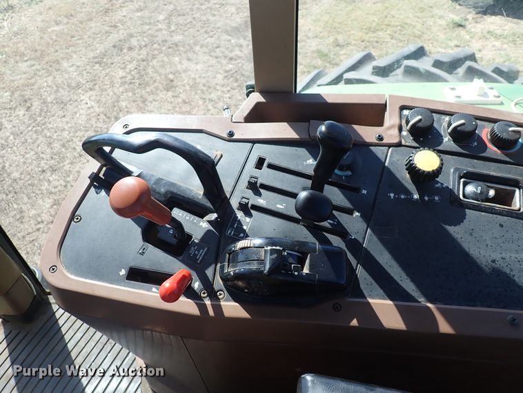 image for item DN2079 1996 John Deere 7800  tractor