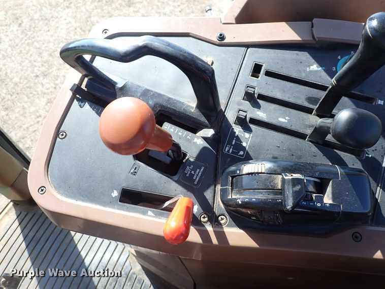 image for item DN2079 1996 John Deere 7800  tractor