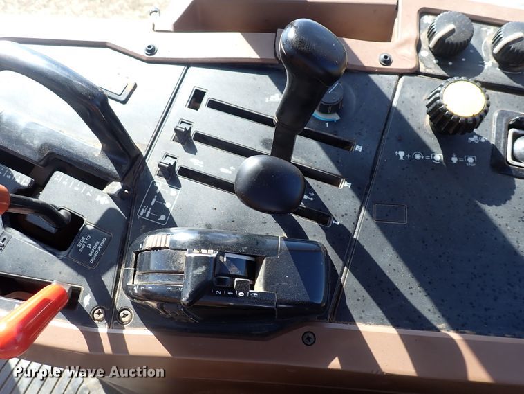 image for item DN2079 1996 John Deere 7800  tractor