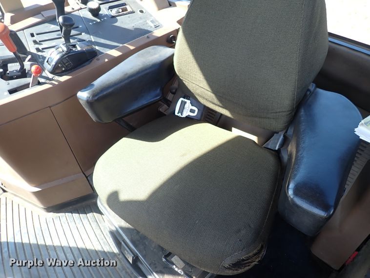 image for item DN2079 1996 John Deere 7800  tractor