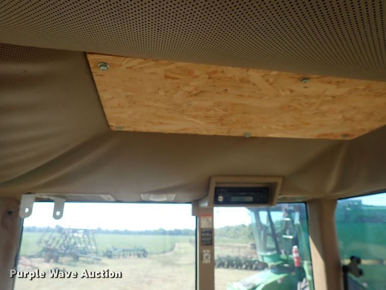 image for item DN2079 1996 John Deere 7800  tractor