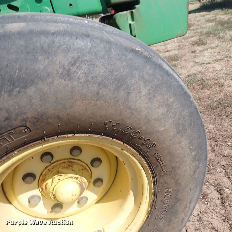 image for item DN2079 1996 John Deere 7800  tractor