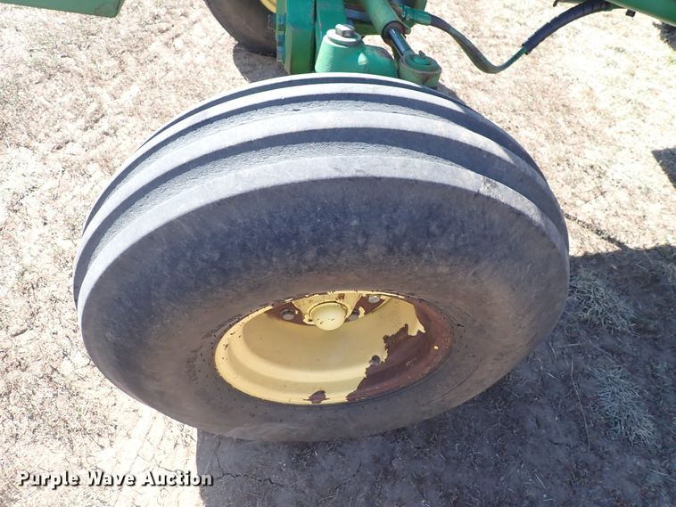 image for item DN2079 1996 John Deere 7800  tractor