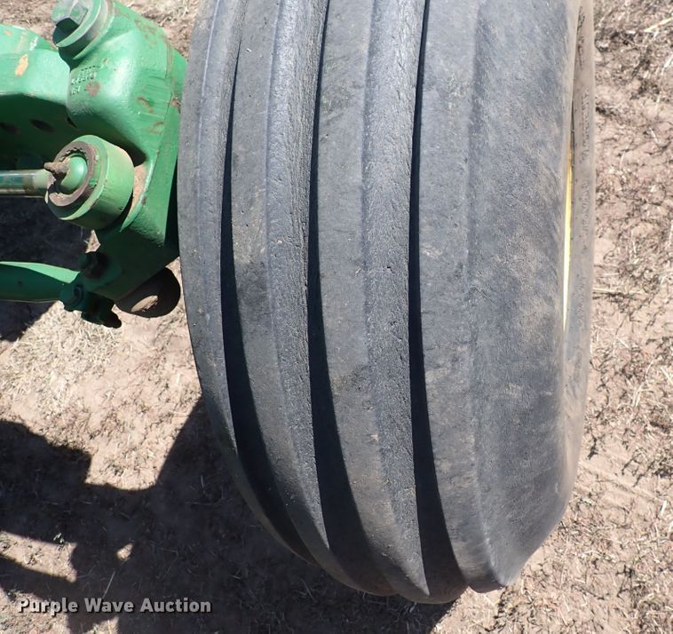 image for item DN2079 1996 John Deere 7800  tractor