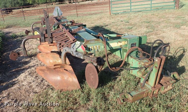 image for item DN2082 John Deere A2800  five bottom plow