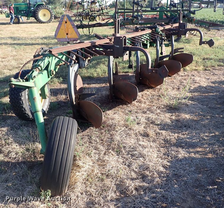image for item DN2082 John Deere A2800  five bottom plow