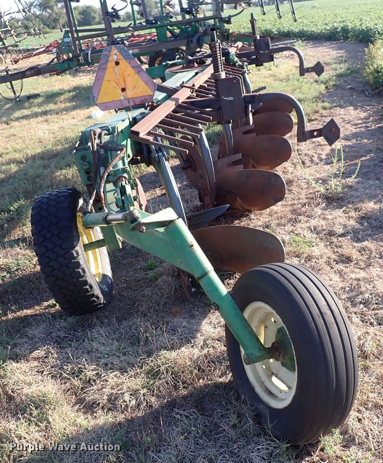 image for item DN2082 John Deere A2800  five bottom plow