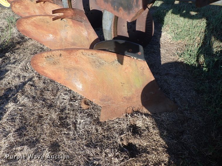 image for item DN2082 John Deere A2800  five bottom plow