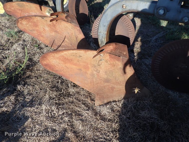 image for item DN2082 John Deere A2800  five bottom plow