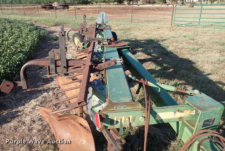 image for item DN2082 John Deere A2800  five bottom plow