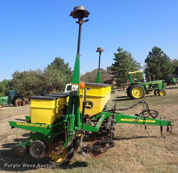 image for item DN2083 John Deere 1750 MaxEmerge XP  planter