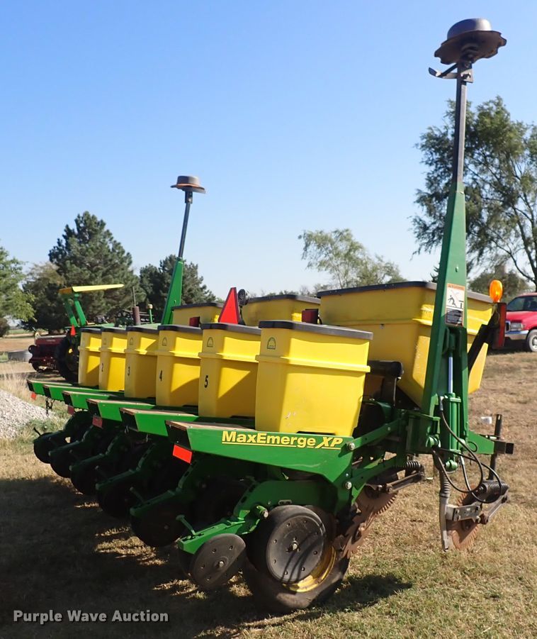 image for item DN2083 John Deere 1750 MaxEmerge XP  planter
