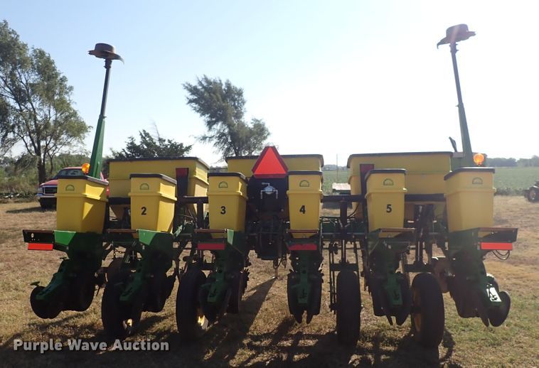 image for item DN2083 John Deere 1750 MaxEmerge XP  planter