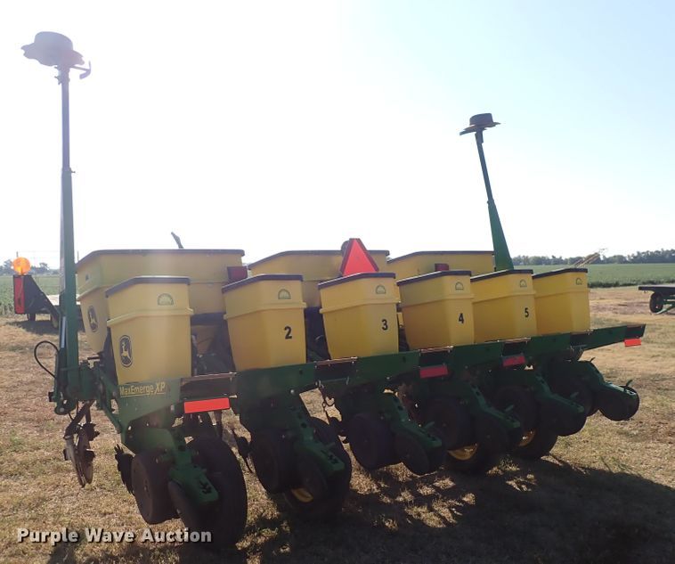 image for item DN2083 John Deere 1750 MaxEmerge XP  planter