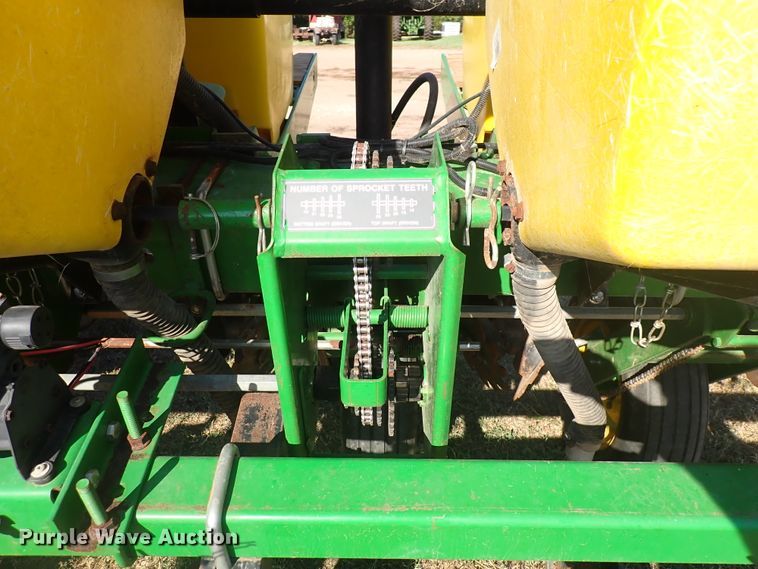 image for item DN2083 John Deere 1750 MaxEmerge XP  planter