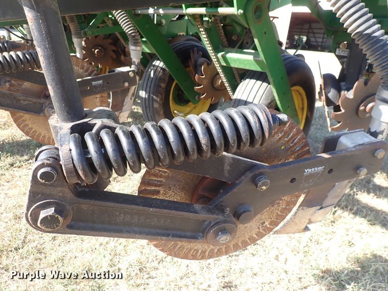 image for item DN2083 John Deere 1750 MaxEmerge XP  planter