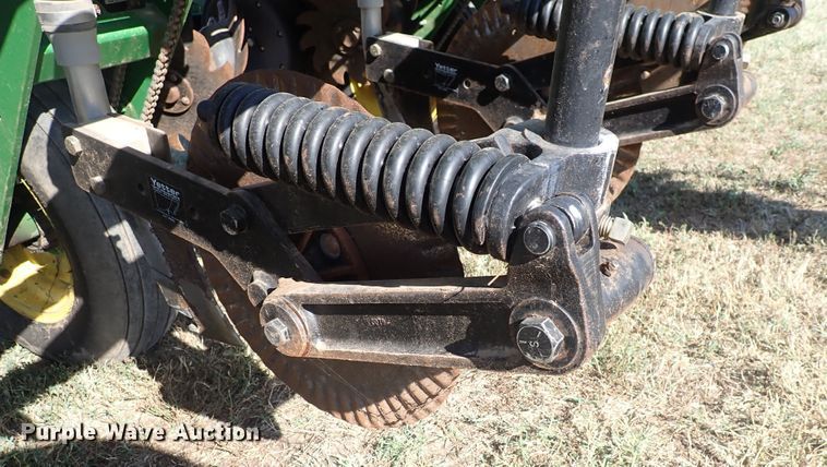 image for item DN2083 John Deere 1750 MaxEmerge XP  planter