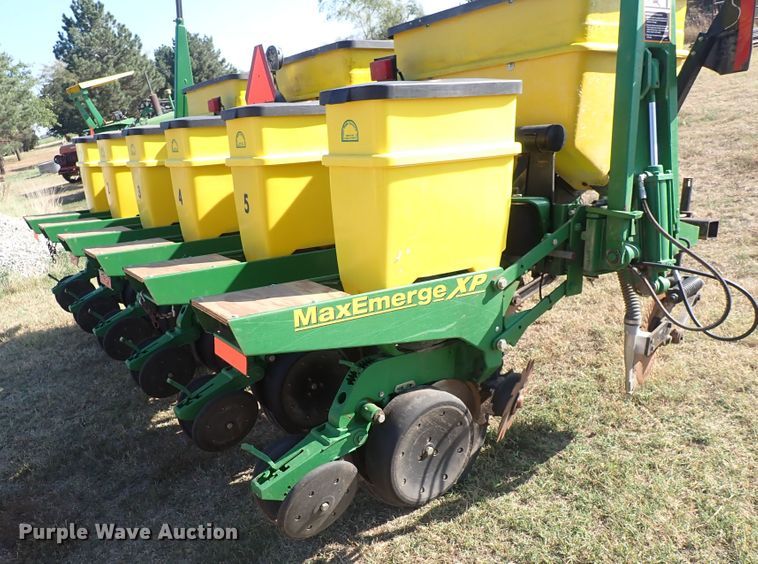 image for item DN2083 John Deere 1750 MaxEmerge XP  planter