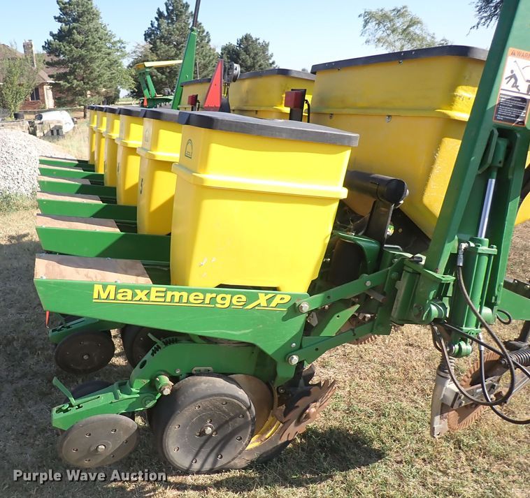 image for item DN2083 John Deere 1750 MaxEmerge XP  planter