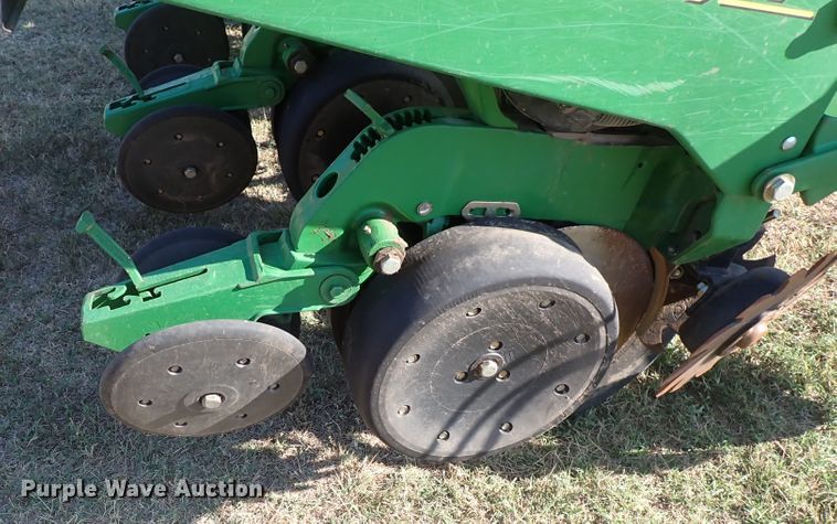 image for item DN2083 John Deere 1750 MaxEmerge XP  planter