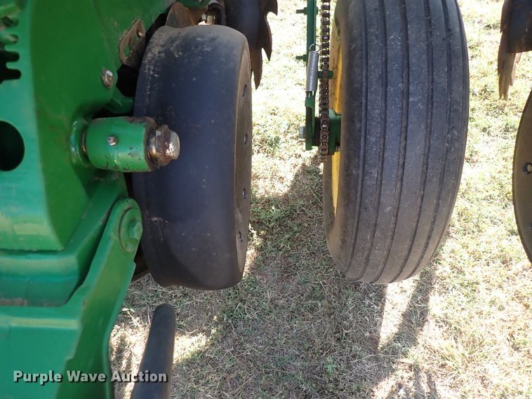 image for item DN2083 John Deere 1750 MaxEmerge XP  planter