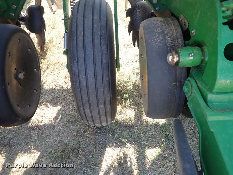 image for item DN2083 John Deere 1750 MaxEmerge XP  planter