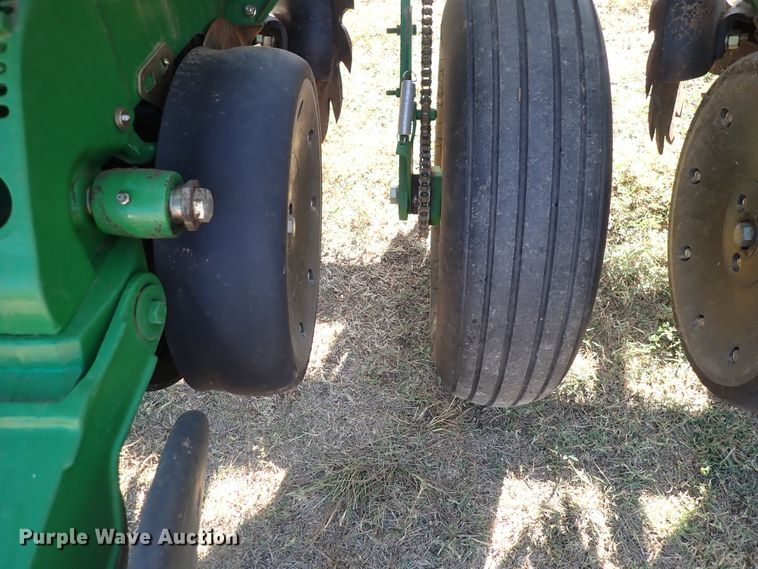 image for item DN2083 John Deere 1750 MaxEmerge XP  planter