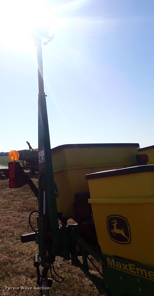 image for item DN2083 John Deere 1750 MaxEmerge XP  planter