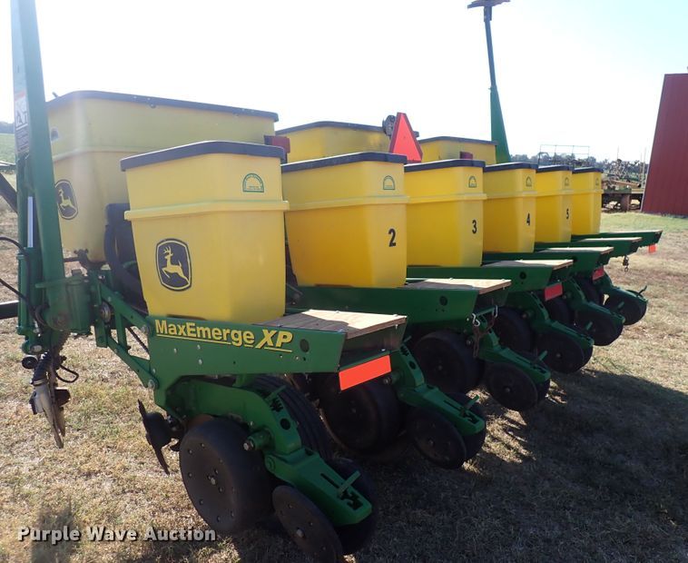 image for item DN2083 John Deere 1750 MaxEmerge XP  planter
