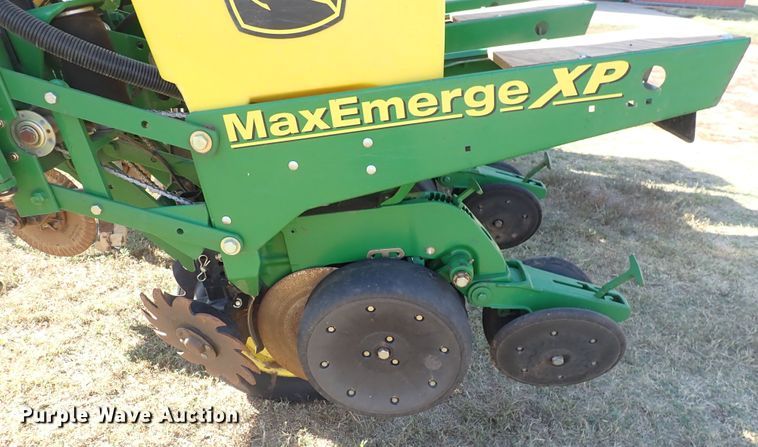 image for item DN2083 John Deere 1750 MaxEmerge XP  planter