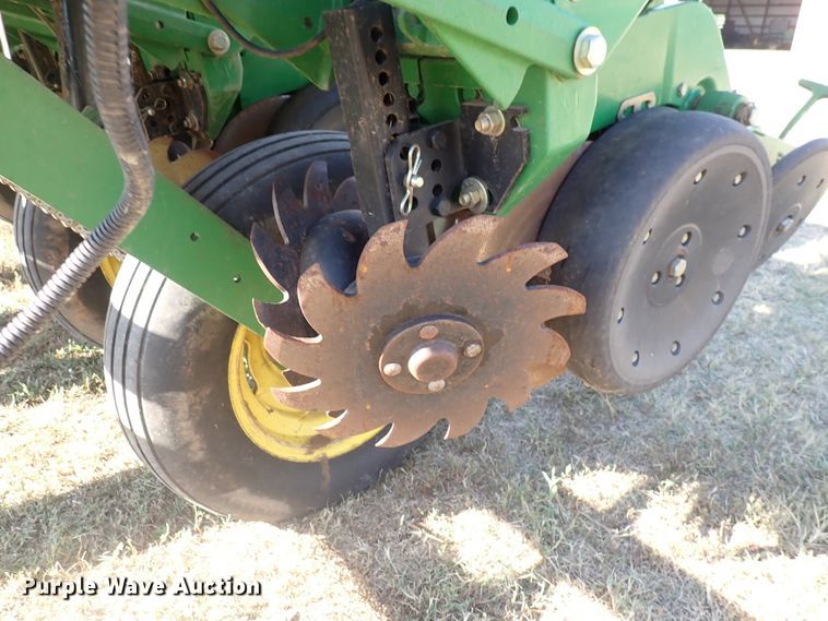 image for item DN2083 John Deere 1750 MaxEmerge XP  planter