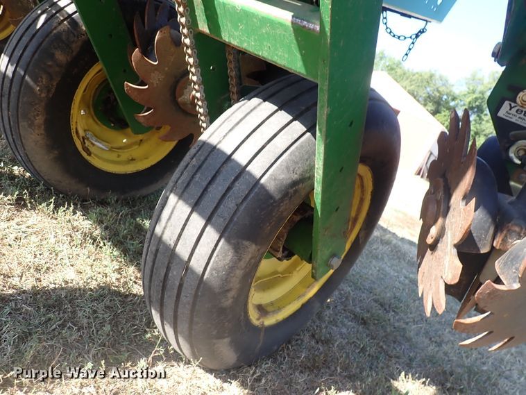 image for item DN2083 John Deere 1750 MaxEmerge XP  planter