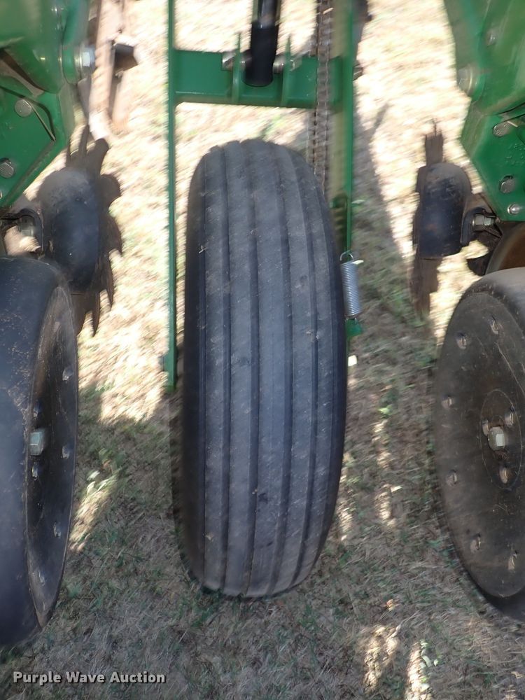 image for item DN2083 John Deere 1750 MaxEmerge XP  planter