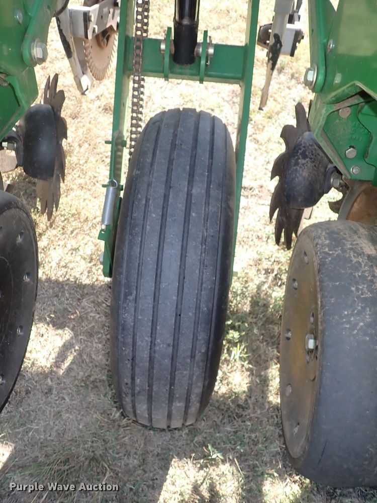 image for item DN2083 John Deere 1750 MaxEmerge XP  planter