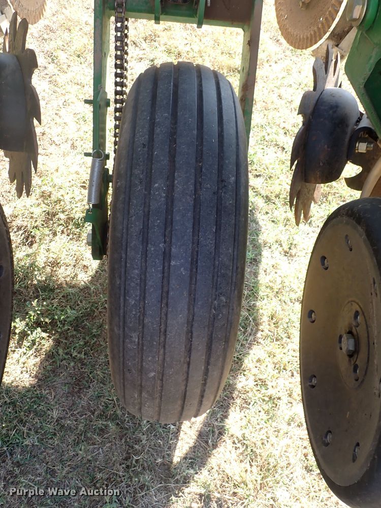 image for item DN2083 John Deere 1750 MaxEmerge XP  planter