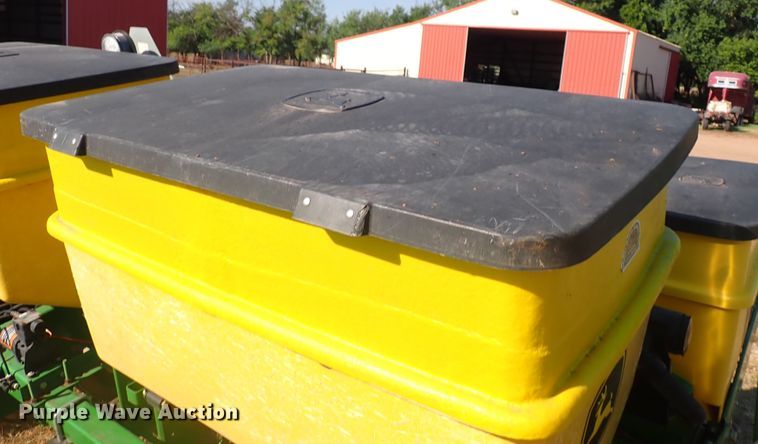 image for item DN2083 John Deere 1750 MaxEmerge XP  planter