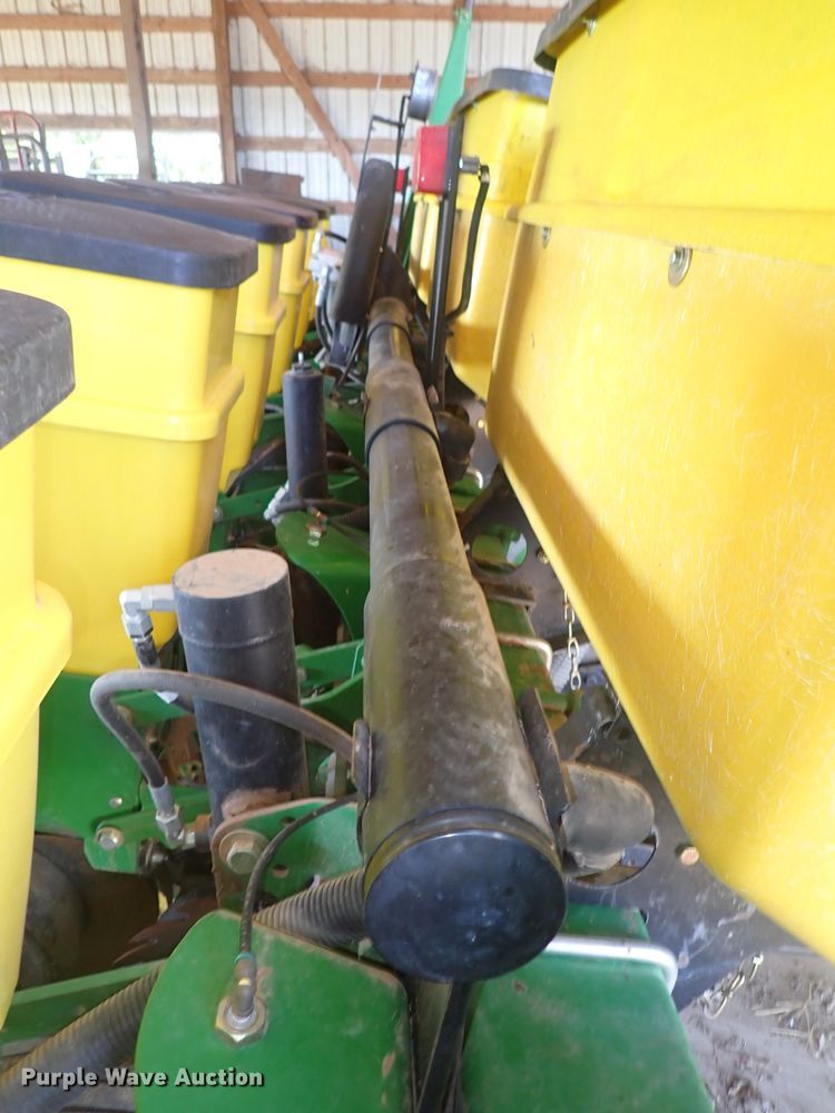 image for item DN2083 John Deere 1750 MaxEmerge XP  planter