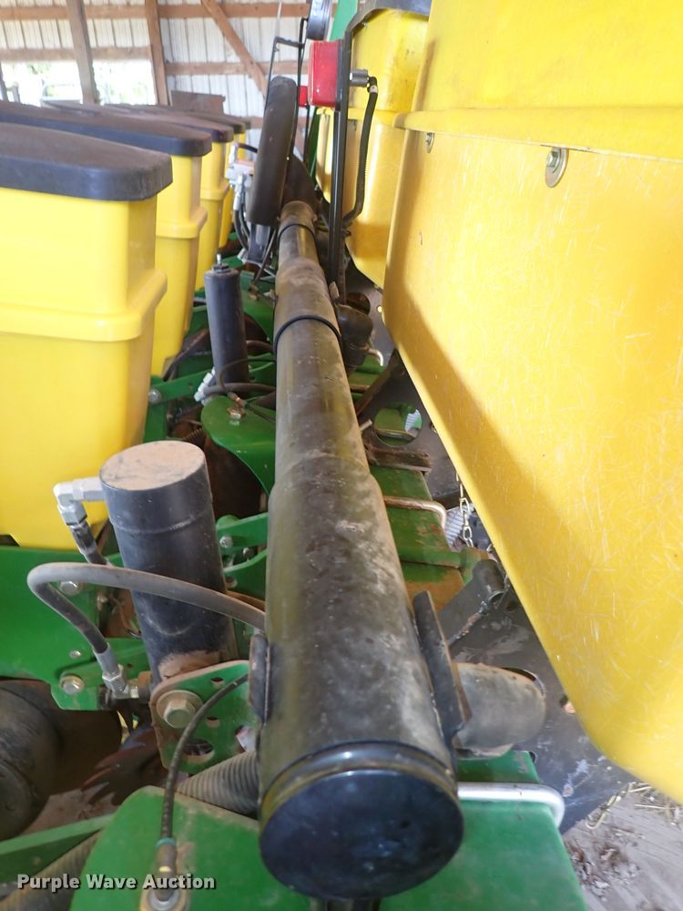 image for item DN2083 John Deere 1750 MaxEmerge XP  planter