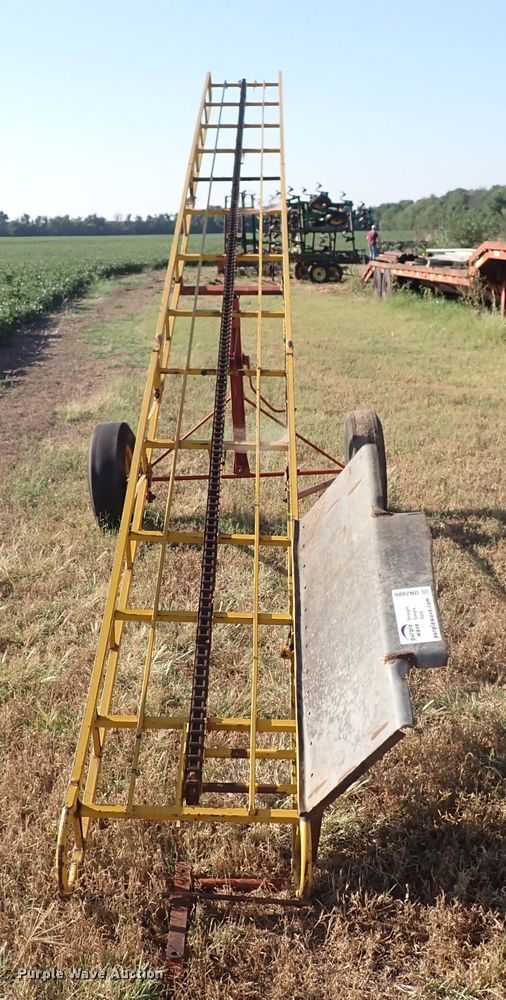 image for item DN2086 Hay bale elevator