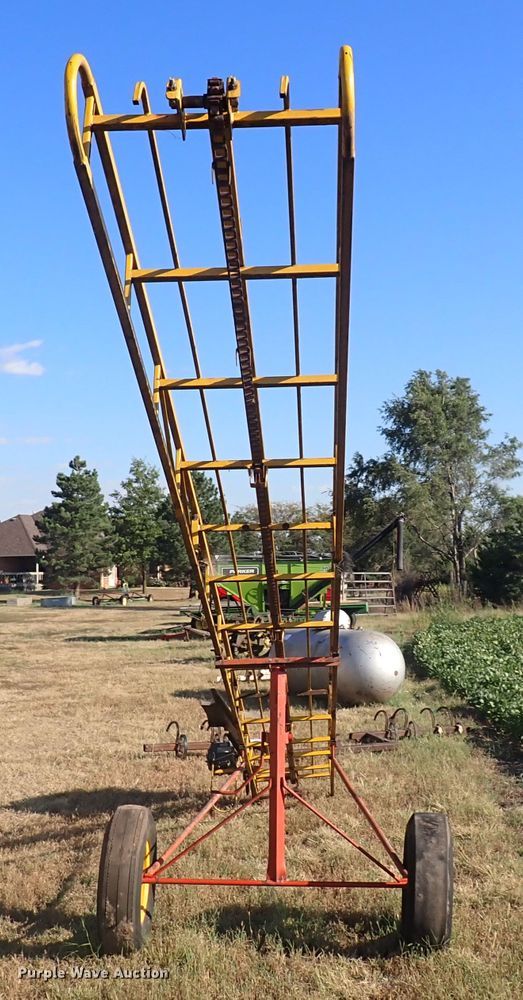 image for item DN2086 Hay bale elevator