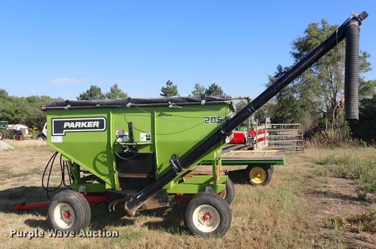 image for item DN2092 Parker 205  gravity wagon