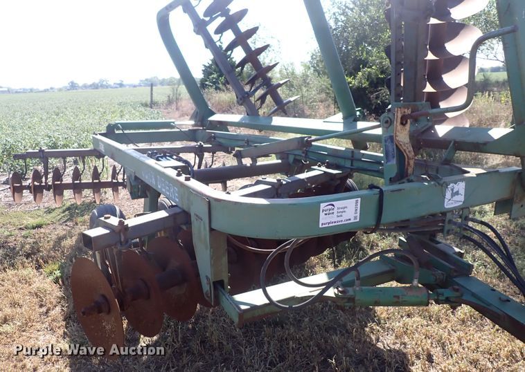 image for item DN2098 John Deere 235  double off-set disk