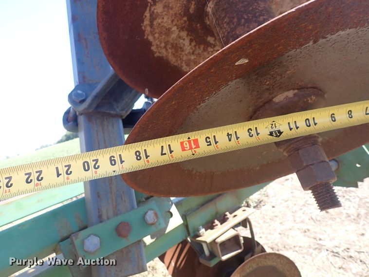 image for item DN2098 John Deere 235  double off-set disk