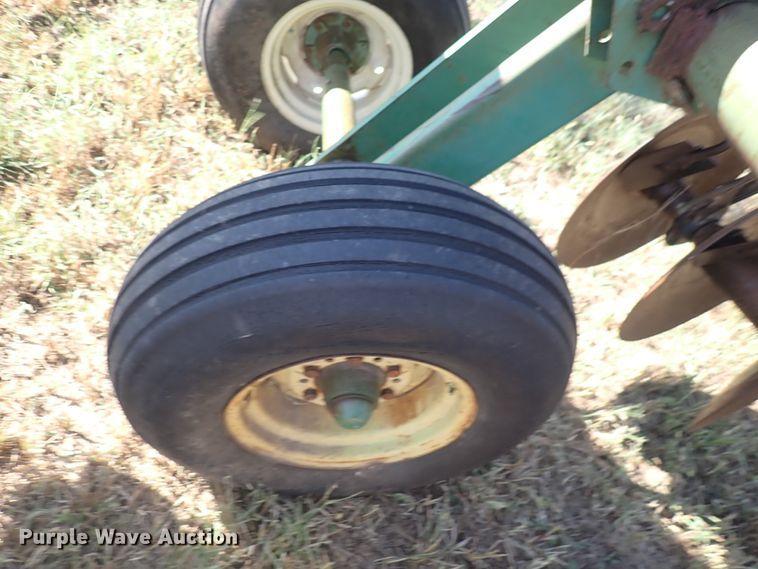 image for item DN2098 John Deere 235  double off-set disk